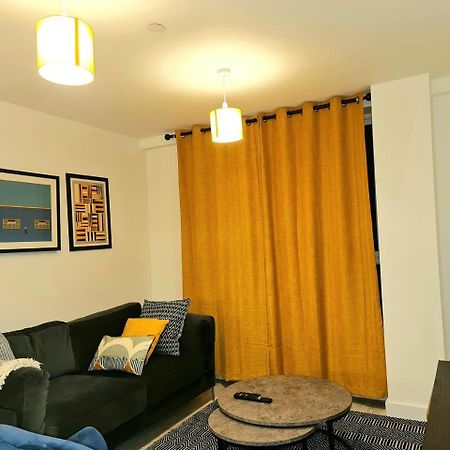 Exquisite Cosy 2-Bed Apartment In Salford Manchester Bagian luar foto