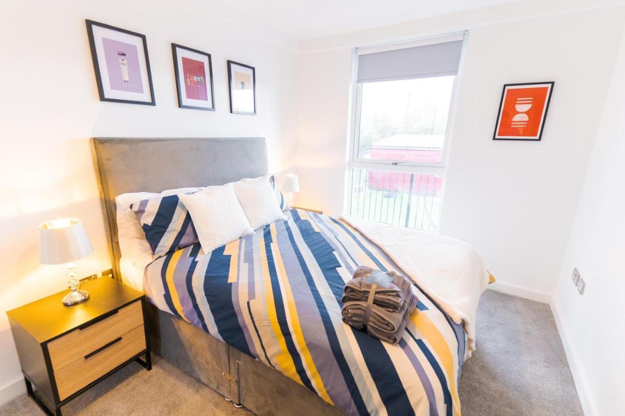 Exquisite Cosy 2-Bed Apartment In Salford Manchester Bagian luar foto