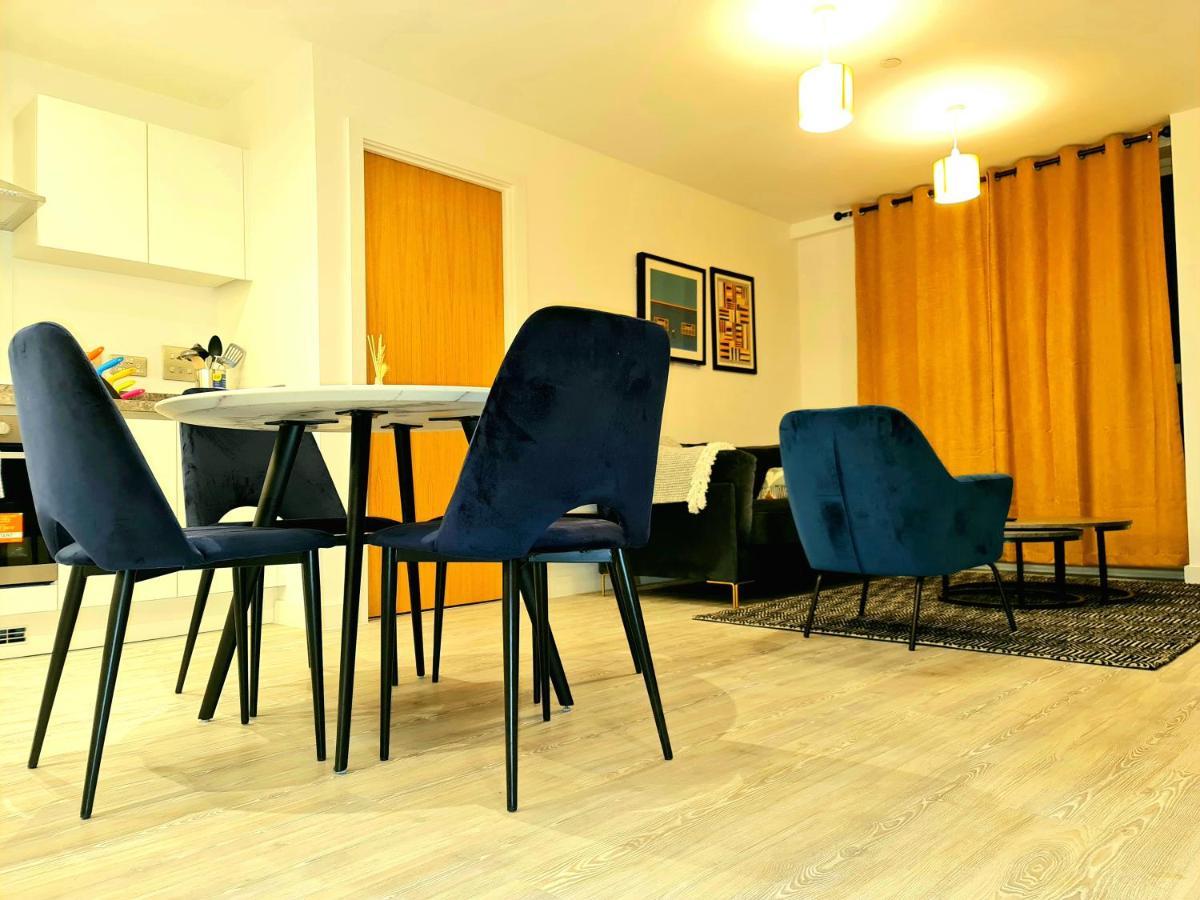 Exquisite Cosy 2-Bed Apartment In Salford Manchester Bagian luar foto