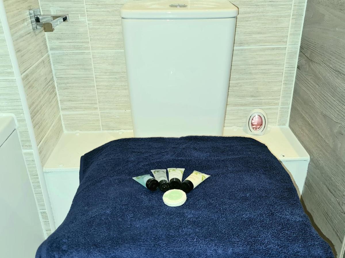 Exquisite Cosy 2-Bed Apartment In Salford Manchester Bagian luar foto