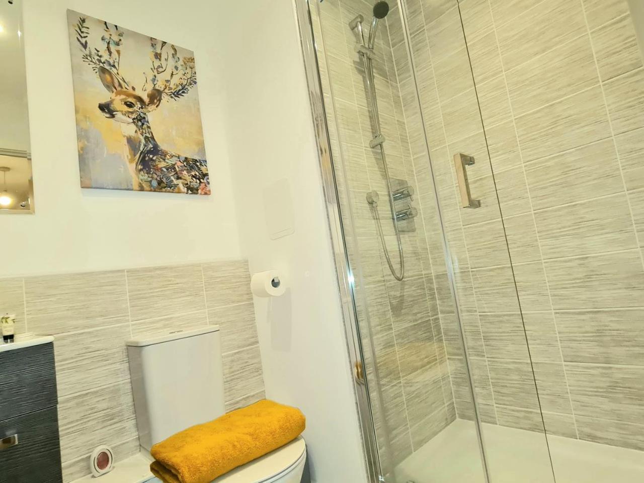 Exquisite Cosy 2-Bed Apartment In Salford Manchester Bagian luar foto