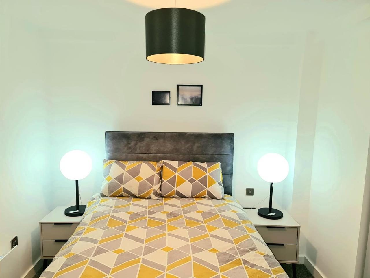 Exquisite Cosy 2-Bed Apartment In Salford Manchester Bagian luar foto